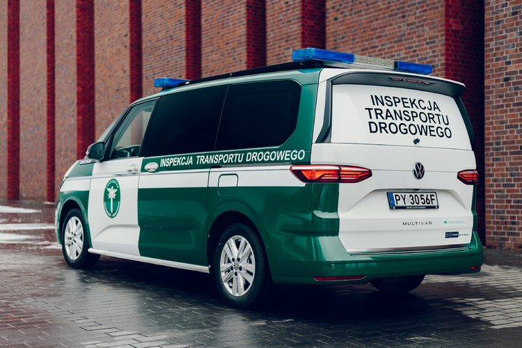 Mobilne biuro w Multivanie